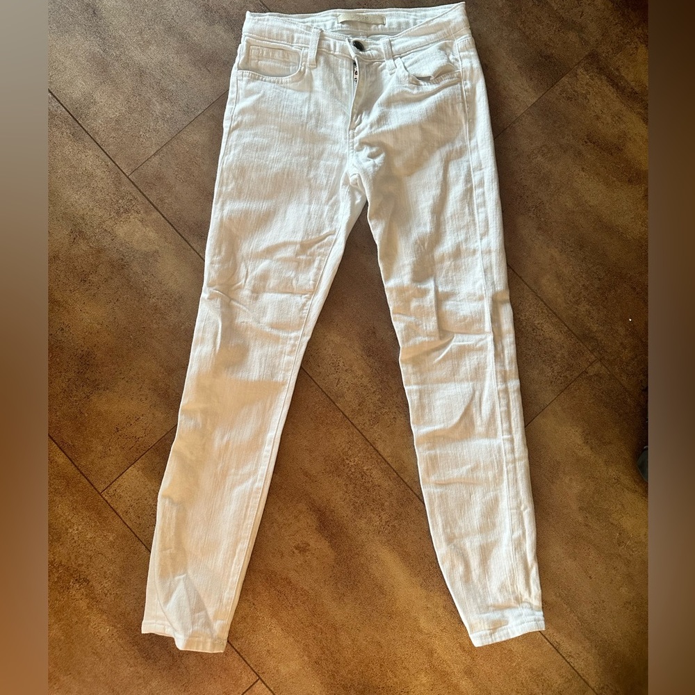 The Perfect White Jeans Just in Time for Summer